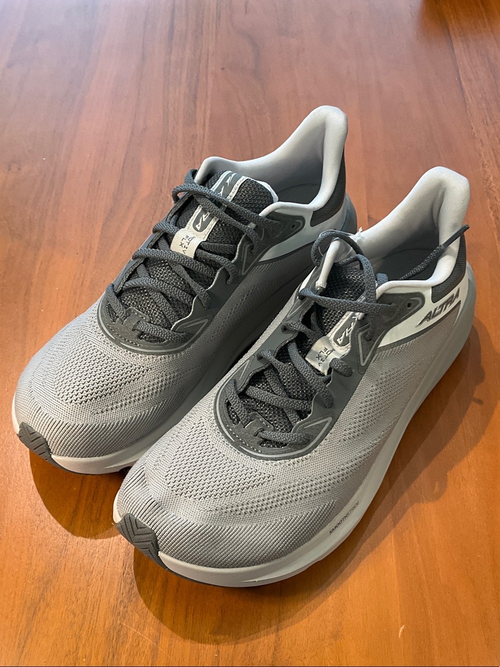 Motiv FlexAltra Men's Gray and Dark Gray Neutral Cushion sample